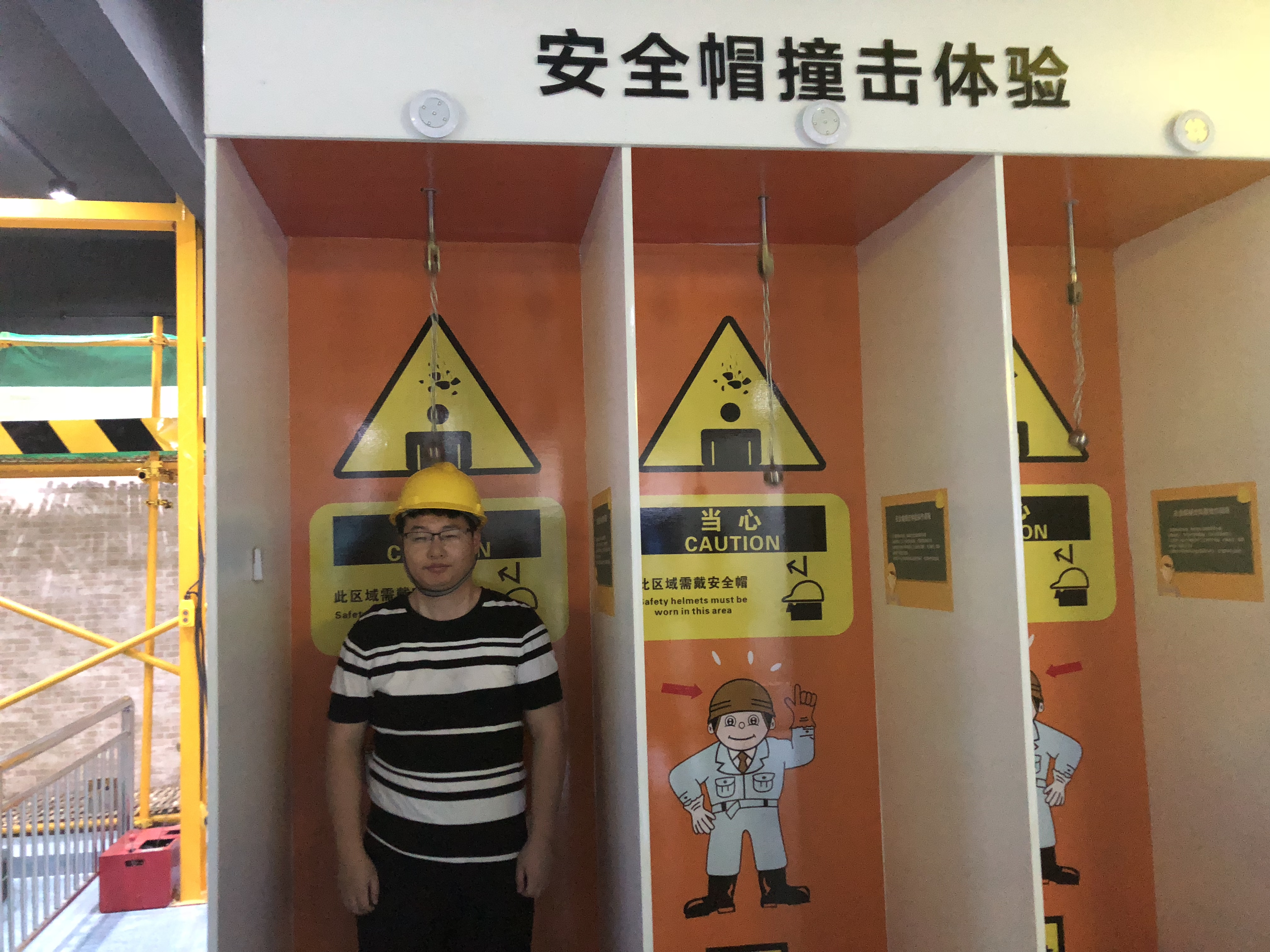 242省道黑林收费站:参观安全警示教育体验馆1.jpg